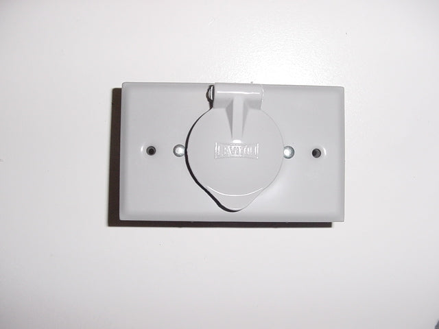 15A, 125V Shoreline w/ Cover - RX LEV4937